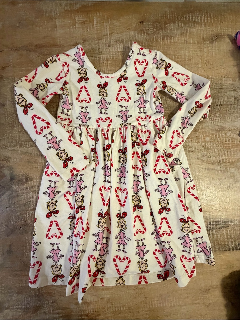 Girls size 5 long sleeve Grinch pajamas EUC